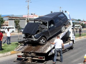 Lastiği patladı karşı şerite fırladı