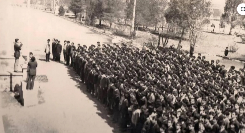 Ergani'de, müdür ve öğretmen çalacak, öğrenciler söyleyecek