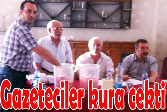 Gazeteciler kura çekti