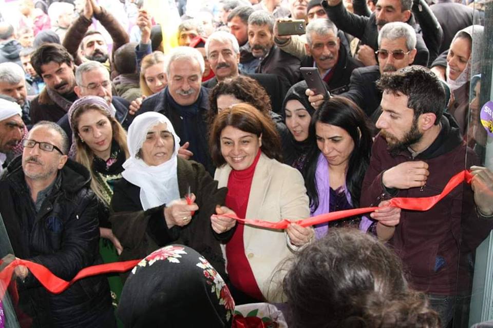 Hdp'nin Ergani'de Seçim Bürosu Açıldı.