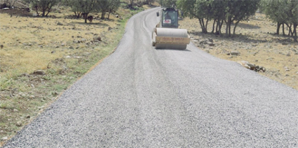 Kırsal mahallelerinde yol yapım çalışmaları devam ediyor