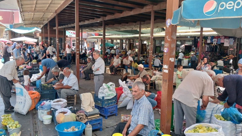 Köylü Pazarı’nda da satış yok: Üretici emeğinin karşılığını alamıyor