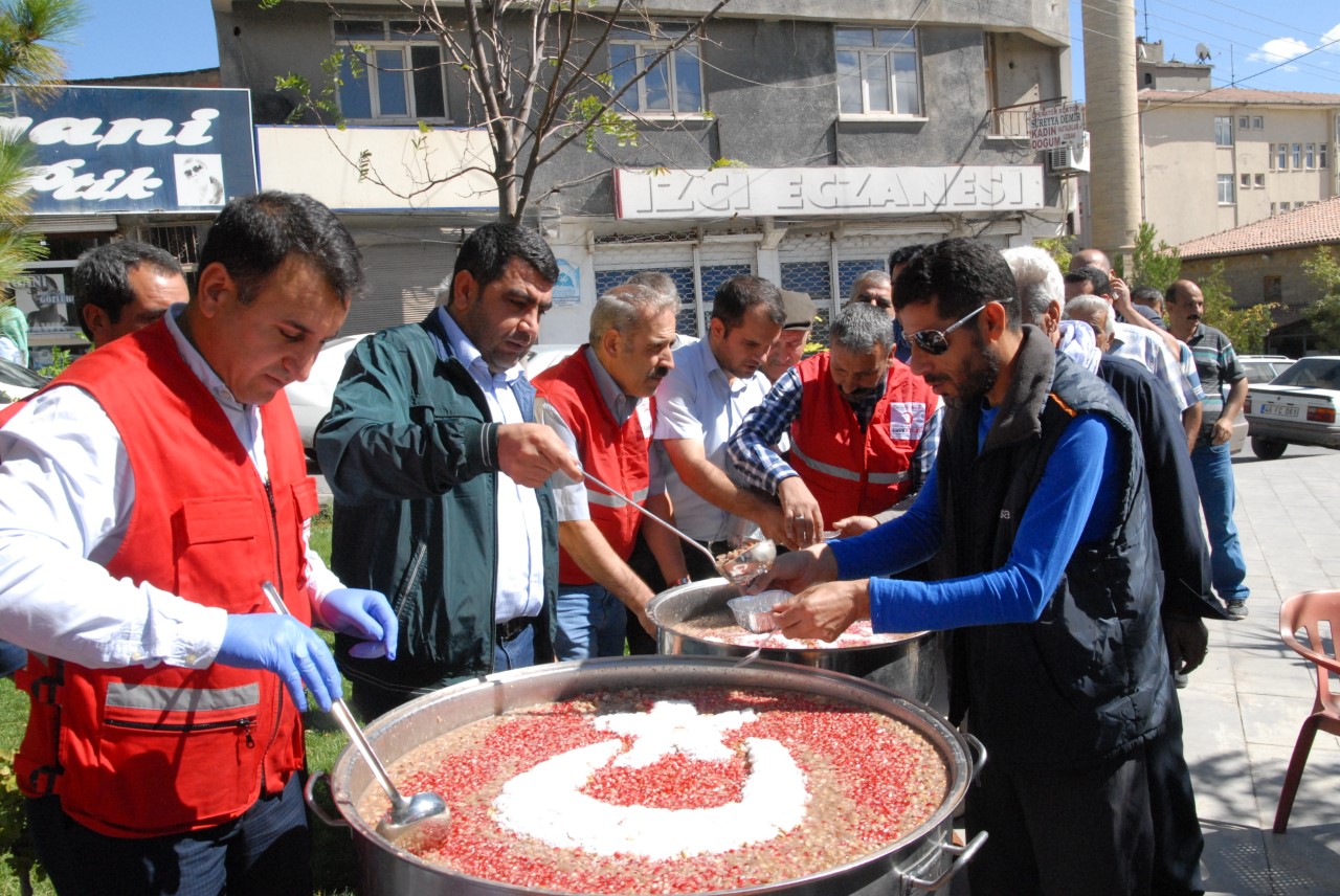 KIZILAY VE MiDDER'DEN AŞURE ETKiNLiĞi