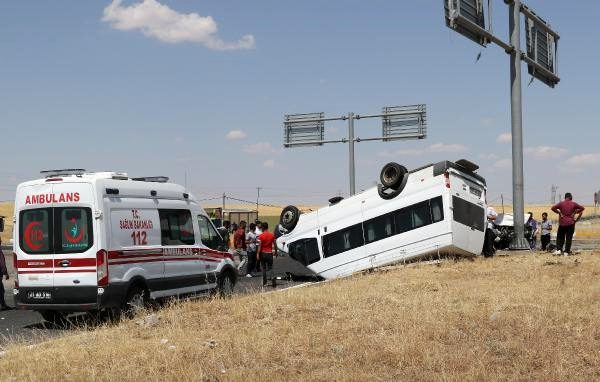 Minibüs ile otomobil çarpıştı: 5 yaralı