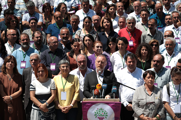 OLAĞANÜSTÜ TOPLANAN HDP’DEN, CHP VE TÜM PARTİLERE ÇAĞRI: SORUMLULUK ALIN