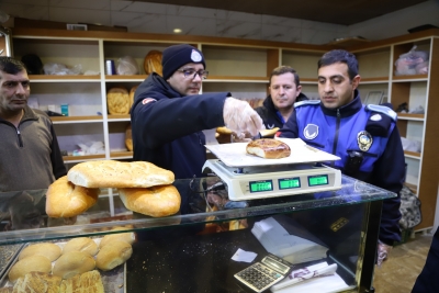 Belediye market, fırın ve pastaneleri denetledi