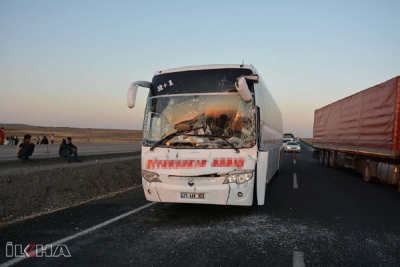 DİYARBAKIR OTOBÜSÜ TIR İLE ÇARPIŞTI