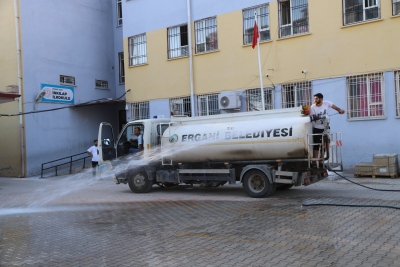 Ergani Belediyesi okullarda kapsamlı temizlik yaptı