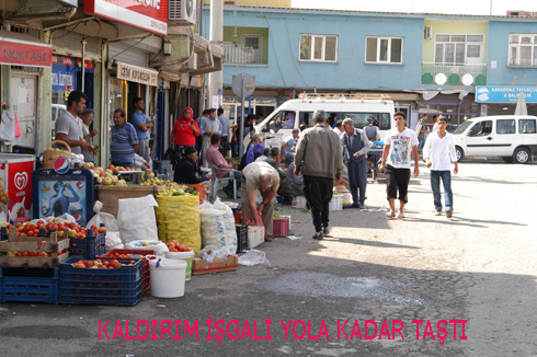 Kaldırım işgali Yola Kadar Taştı