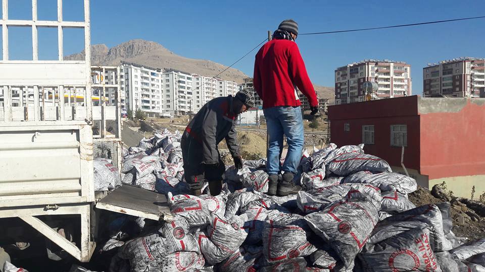 Ergani'de Kömür Yardımı Dağıtımı Başladı