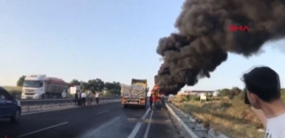 Manisa'da seyir halindeki yolcu otobüsü yandı