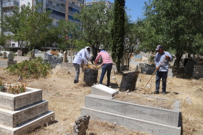 Mezarlıklarda temizlik çalışmaları