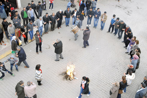 ERGANiç™DE NEVRUZ ATEŞi YAKILDI