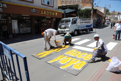 Yol çizgi yenileme çalışmaları sürüyor